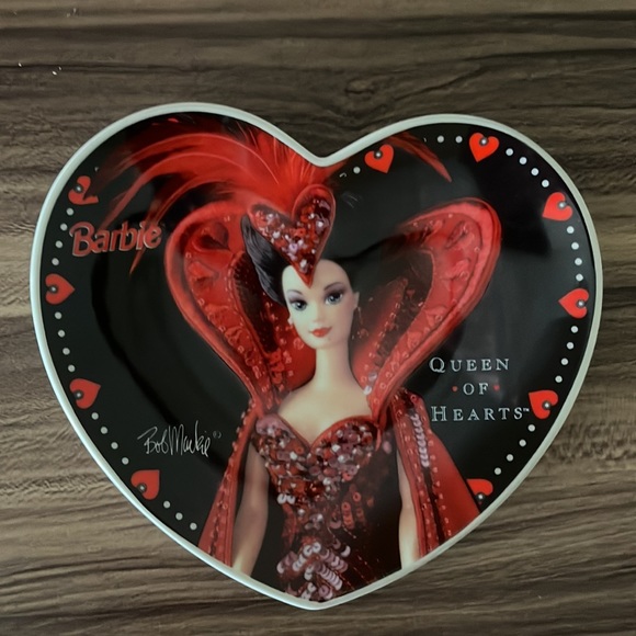 Vintage 1995 Barbie Queen of Hearts heart shaped collectors plate. - Picture 2 of 15